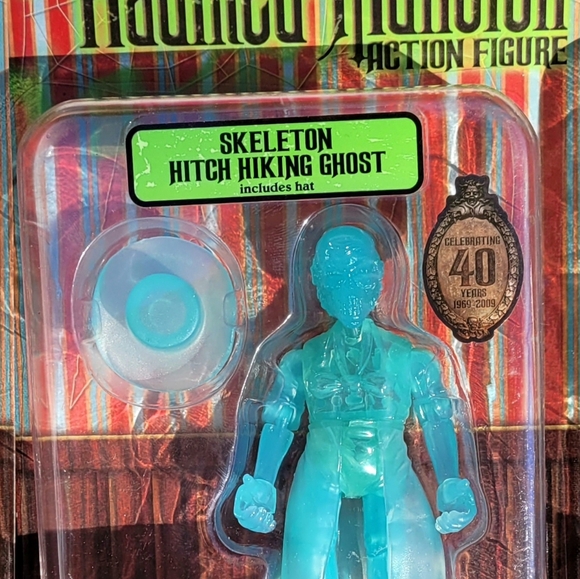 Disney Parks Haunted Mansion 5-Figure Set– Hitchhiking Ghosts, Caretaker & Bride